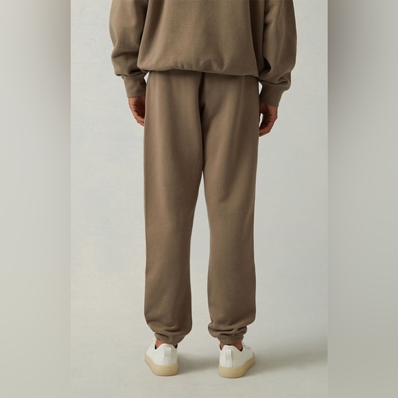 Essentials Fear Of God Desert Taupe Sweatpants - Picture 4 of 5